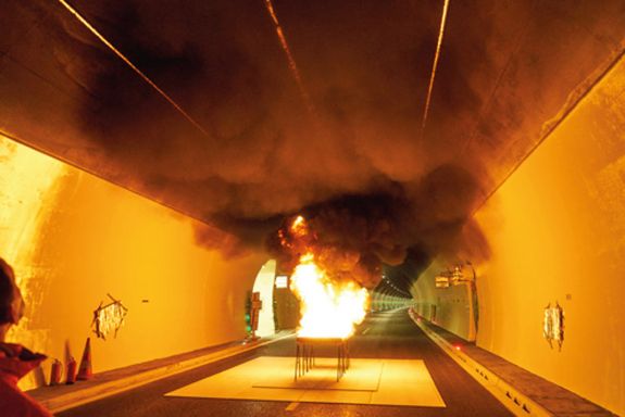 Brandversuch in einem Autobahntunnel