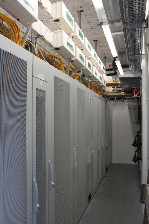 Neuer Serverraum der Fakultät für Informatik Neuer Serverraum der Fakultät für Informatik