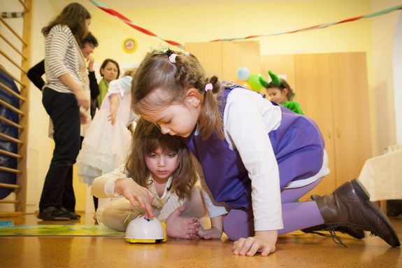 Die Bee-Bots wurden sofort begeistert in Betrieb genommen.