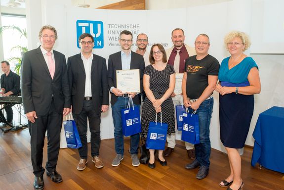 Technische Chemie, vlnr: Vizerektor Kurt Matyas, Hermann Hofbauer, Thomas Konegger, Florian Rudroff, Katharina Schröder, Marko Mihovilovic, Peter Weinberger, Rektorin Sabine Seidler