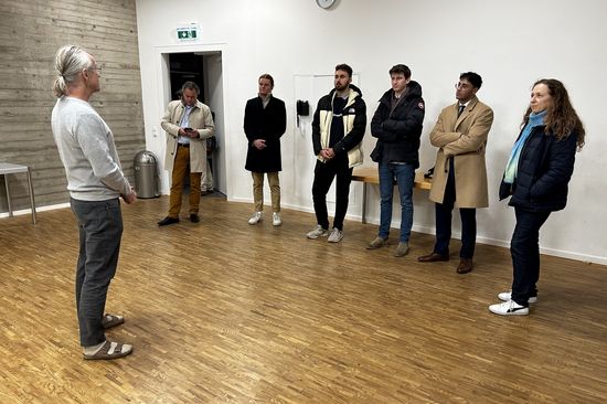 Group on a tour with architect Ralf Aydt