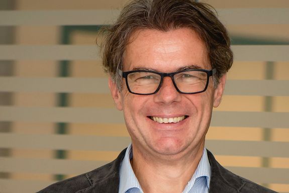 Portraifoto von Prof. Wolfgang Güttel