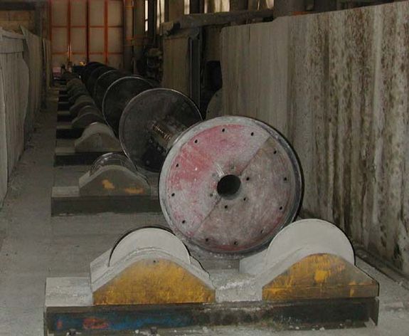 Abb. 2: Schalung für Schleuderbetonstütze auf der Rollenbank