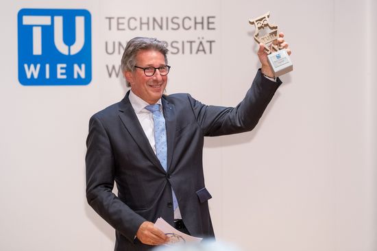 Vizerektor Kurt Matyas bei der Verleihung der Best Teaching Awards 2018