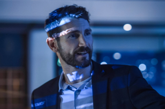 Mann im Präsentationsmodus