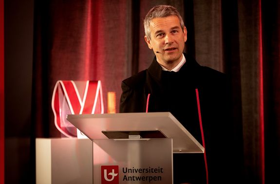 Helmut Rechberger am Rednerpult