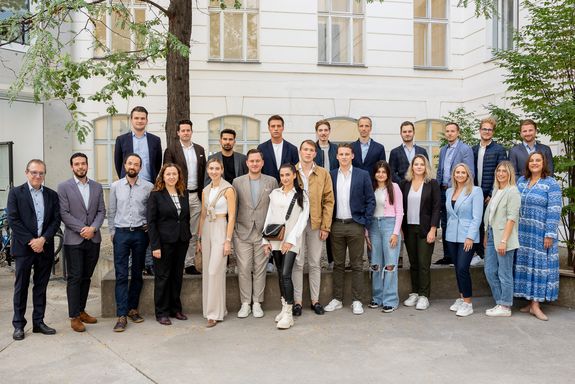Gruppenbild Immobilienmanagement & Bewertung - Durchgang bisheriger Absolventen des ACE