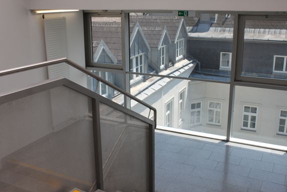 Renoviertes Stiegenhaus im 5. Stock Renoviertes Stiegenhaus im 5. Stock