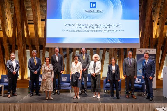 Gruppenfoto im Kuppelsaal