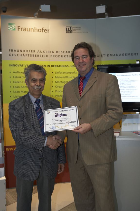 Prof. Dr. Wilfried Sihn bei der Preisverleihung Prof. Dr. Wilfried Sihn bei der Preisverleihung