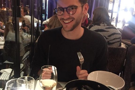 Student im Restaurant