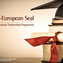 Pan-European Seal  und Bücher, Pergamentrollen und Doktorhut