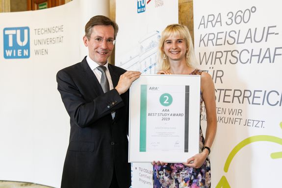 [Translate to English:] Julia Kostal & ARA CEO Christoph Scharff