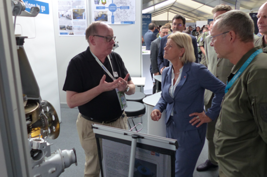 Prof Weigand in conversation with Federal Minister Tanner at the Technology and Business Exhibition