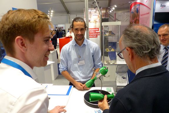 Prof. Dr. Fröhlich talking to Simon Schobesberger and Moritz Novak