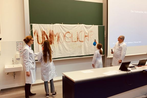 Experiment an der Tafel