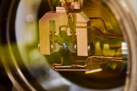 Foto eines Messaufbaus mit Metallstrukturen