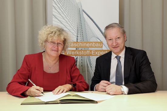 [Translate to English:] Sabine Seidler, Rektorin TU Wien, Stefan Haas, CEO TÜV AUSTRIA