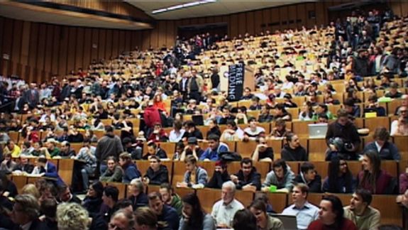 Videostill der Vollversammlung im Audi. Max.