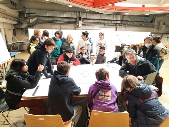 Schüler_innen beim Forum im Rahmen von "technik bewegt"