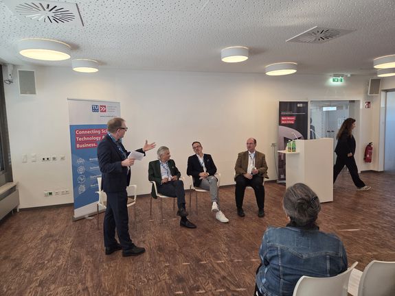 Prof. Dr. Bob Martens with the speakers