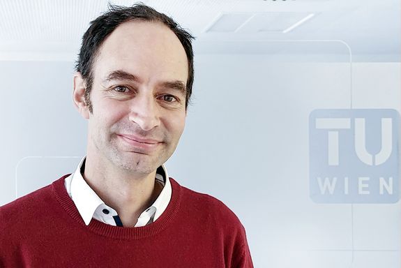 Dr.-Ing. Walter Michael Weber ist Professor für Nanoelektronik und neuer Leiter des Zentrums für Mikro- und Nanostrukturen