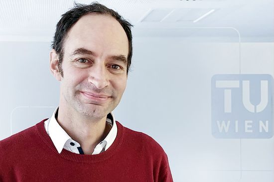 Dr.-Ing. Walter Michael Weber ist Professor für Nanoelektronik und neuer Leiter des Zentrums für Mikro- und Nanostrukturen