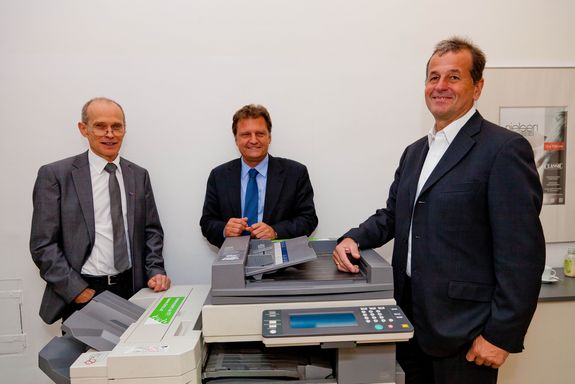 (v.l.n.r.): Dekan Prof. Dr. Gerald Steinhardt, Dr. Christian Wolf, GF TWH, Thomas Hohenauer, GF TIETO Austria (C) R. Tanzer (v.l.n.r.): Dekan Prof. Dr. Gerald Steinhardt, Dr. Christian Wolf, GF TWH, Thomas Hohenauer, GF TIETO Austria (C) R. Tanzer