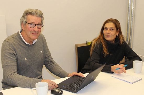 Ombudsstelle der TU Wien: Kurt Matyas und Vasiliki-Maria Archodoulaki, beide Personen sitzend bei Tisch mit Blick in die Kamera