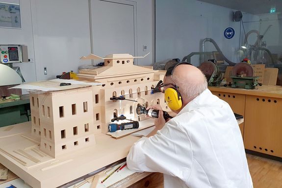 Detailarbeit am Modell