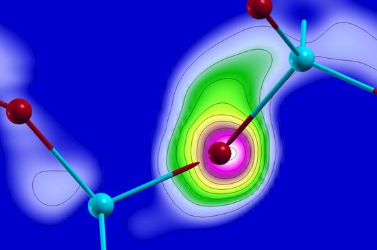 Computersimulationen zeigen, wie Elektronen von einem Atom wegfließen und sich fortbewegen.
