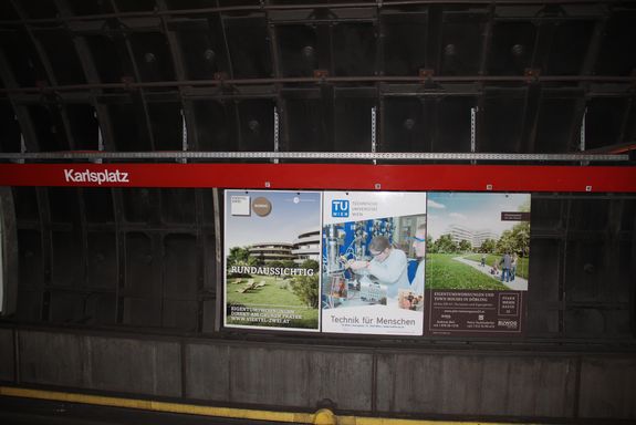 TU-Plakat in der U1-Station Karlsplatz TU-Plakat in der U1-Station Karlsplatz
