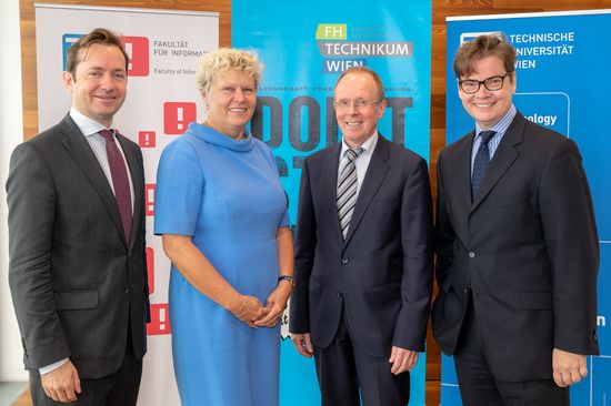 Generalsekretär Jakob Calice, Rektorin Sabine Seidler, Rektor Fritz Schmöllebeck, Generalsekretär Christoph Neumayer