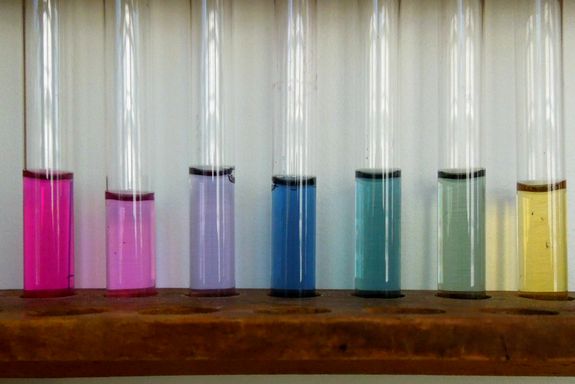 Kleine chemische Unterschiede - völlig unterschiedliche Farben Kleine chemische Unterschiede - völlig unterschiedliche Farben