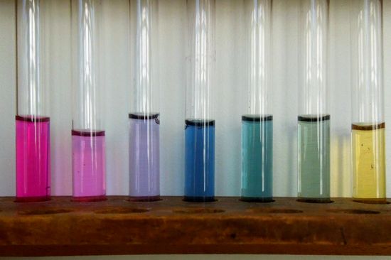 Kleine chemische Unterschiede - völlig unterschiedliche Farben