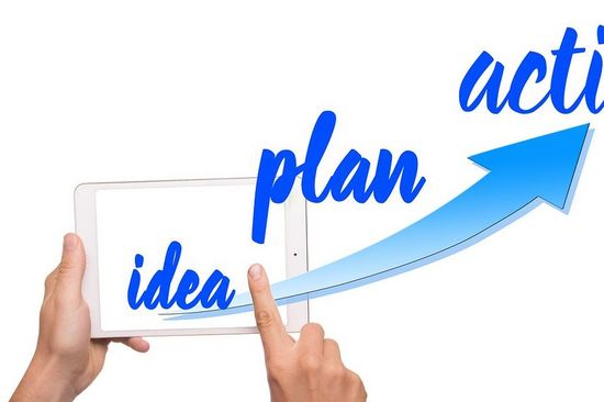 Hand mit blauen Pfeil, idea plan action