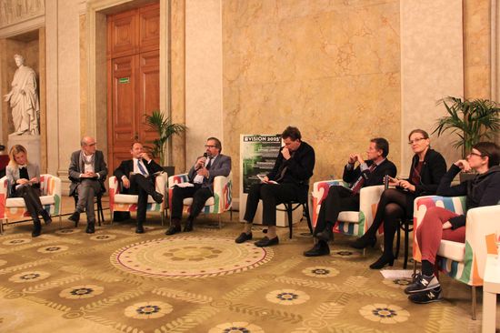 Claudia Gamon (NEOS), Gerald Steinhardt (TU Wien), Axel Kassegger (FPÖ), August Reschreiter (SPÖ), Christian Hellmich (TU Wien), Karlheinz Töchterle (ÖVP), Ulrike Diebold (TU Wien), Sigrid Maurer (Die Grünen) (v.l.n.r.) 