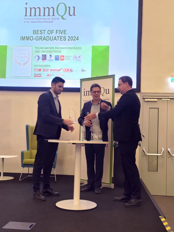 [Translate to English:] Preisverleihung an Jahrgangsbesten der TU Wien ACE Raffael Rosemaier