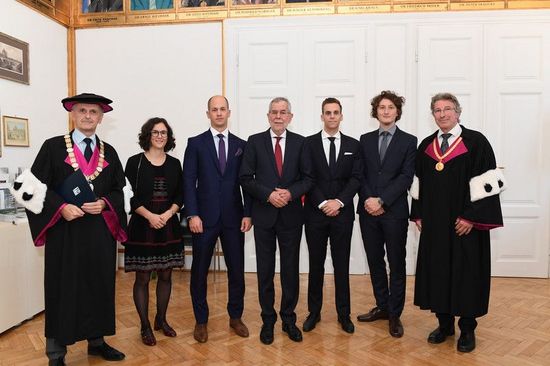 Vizerektor Johannes Fröhlich, Anna Galler, Ernst Csencsics, Bundespräsident Alexander Van der Bellen, Gregor Gantner, Michael Meidlinger und Vizerektor Kurt Matyas (v.l.n.r.) © TU Wien, Foto Thomas Blazina