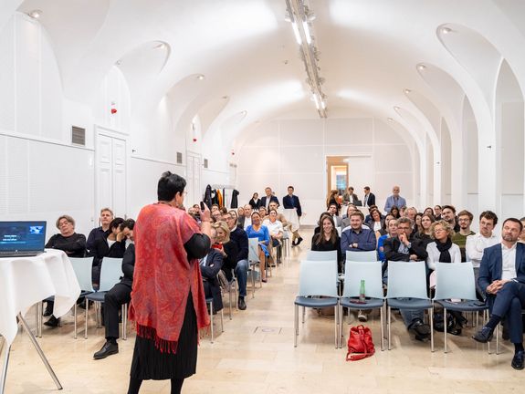 Monika Herbstrith-Lappe gives her keynote speech "The future needs confidence. Together we can do it!"