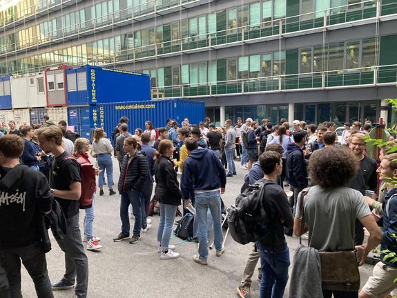 [Translate to English:] Gruppe an Studenten