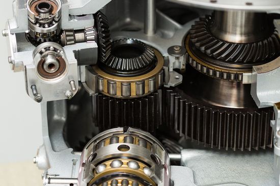 a detailed insight into a cut-open main gearbox in the drive train of a helicopter