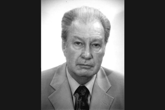 Porträt Prof Zeman Großaufnahme, schwarz-weiß