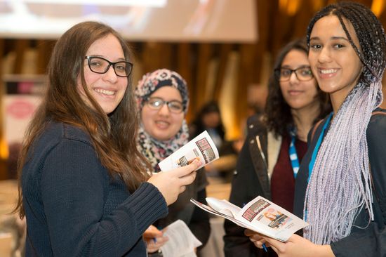 Schülerinnen am FIT Infotag