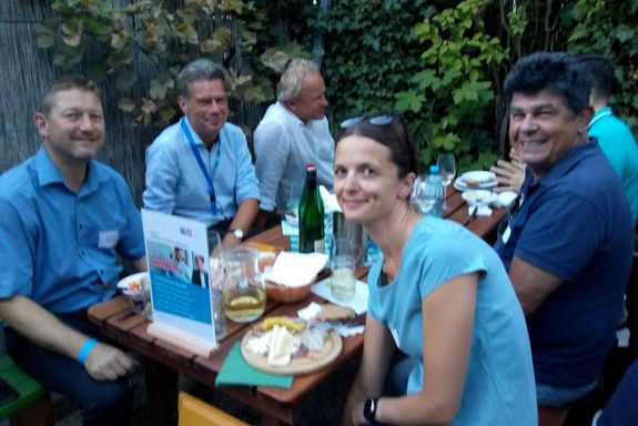 Prof. Güttel with Alumni