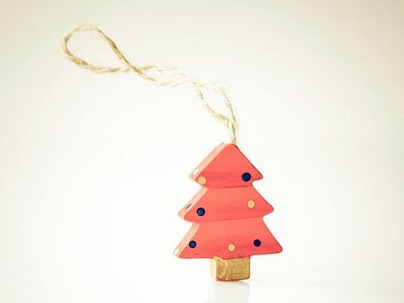 Foto eines Anhängers in Weihnachtsbaumform als Bild zu unseren News zu Jahresende.