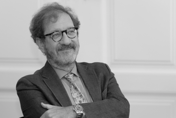 Schwarz-weiß-Porträt (Brustbild) von Prof. Allmaier.