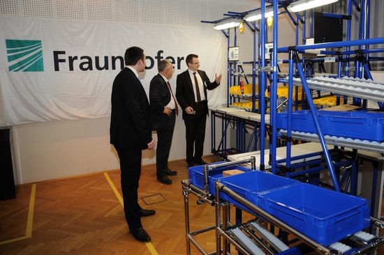 Lean Methoden in der Montage werden an der Lernmontagezelle präsentiert