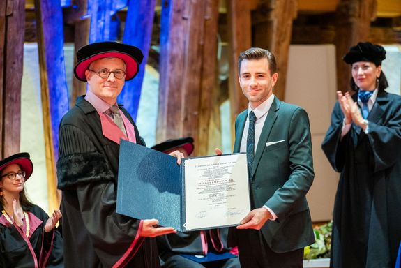 Übergabe Urkunde Fallmann