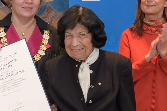 Dr. Rosemarie Fehrer bei der Verleihung des Dr. Ernst Fehrer Preises